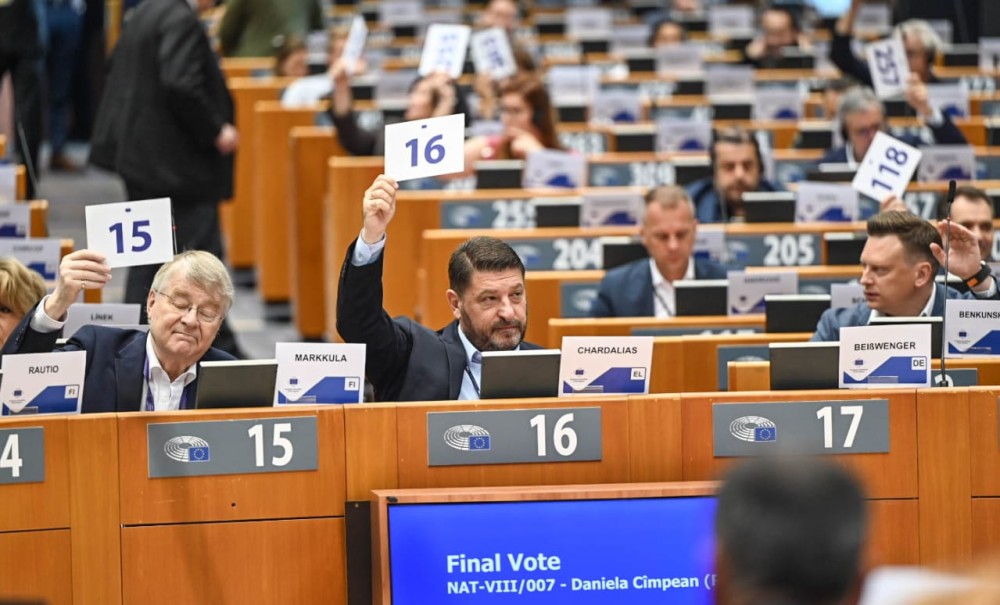 Η Αττική στην καρδιά της Ευρώπης: Ο Νίκος Χαρδαλιάς στις Βρυξέλλες photo 1 1000x605